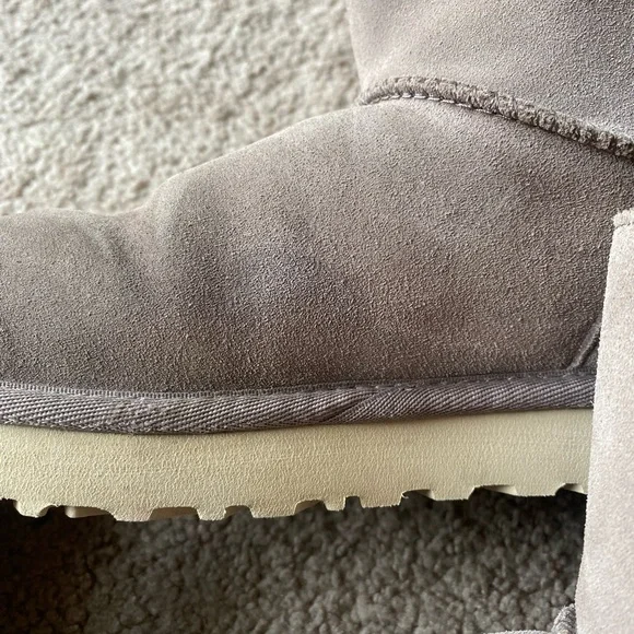 Ugg Adria Women’s Short Boots in grey, size 8 - Picture 8 of 11